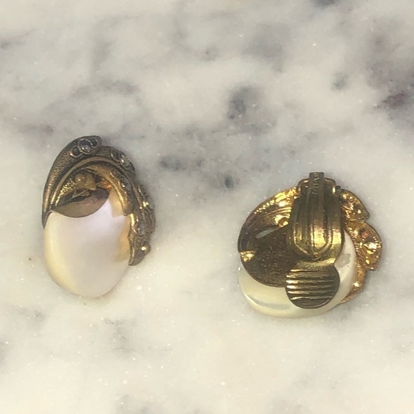 VTG 1940s Triad Mother of Pearl & Marcasite Clip On Earrings .4” - Picture 2 of 5